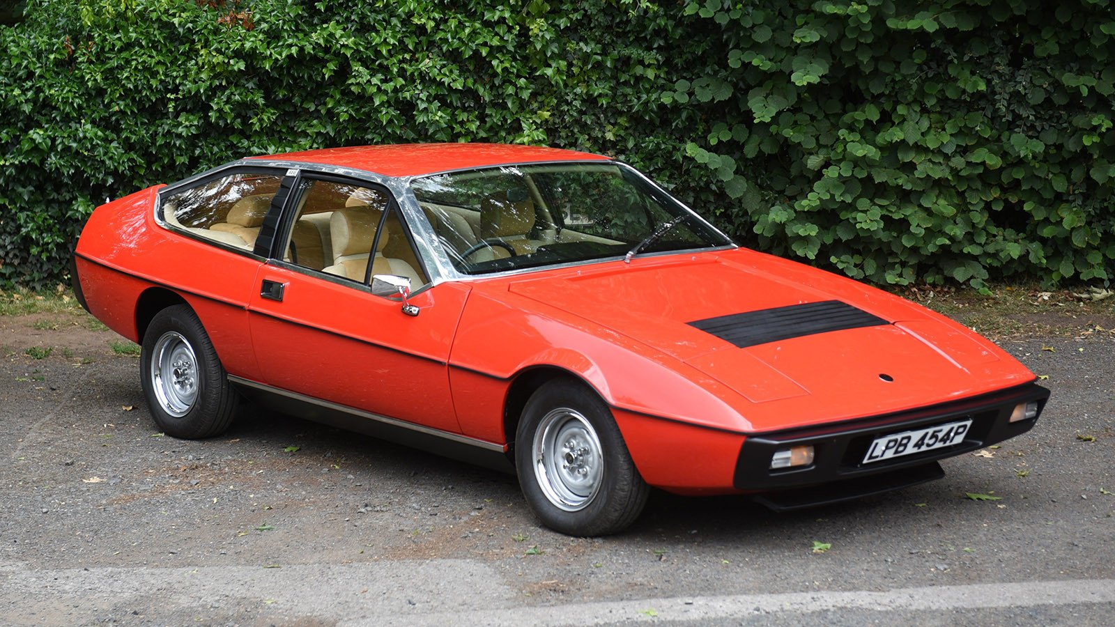 Lotus Éclat 520 chassi #1 de 1975 vai a leilão: peça inaugural da linhagem Type 76 renasce após restauração meticulosa - Imagem do artigo original